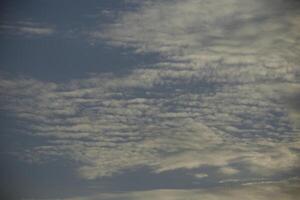 zonsondergang in de nederland, wolken, kleuren foto