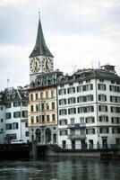 toneel- zomer visie van de oud stad- architectuur van Zürich foto