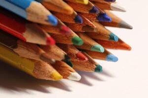 kleurrijk potloden in dichtbij omhoog foto