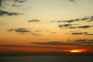 zonsopkomst van de zee foto