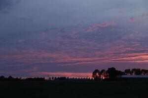 zonsondergang in de Nederland foto