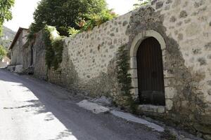 muur in een dorp Aan lefkas, Griekenland foto