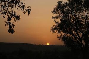 zonsondergang in de noorden van Benin foto