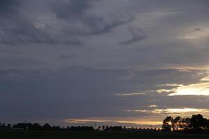 zonsondergang in de Nederland foto