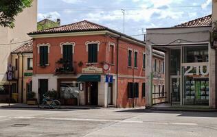 rovigo Italië 17 juli 2020 corso del popolo in rovigo de opdrachtgever straat in de Italiaans stad foto