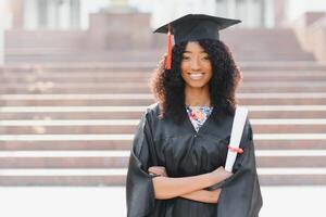 portret van mooi Afro-Amerikaans afstuderen foto