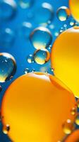 veelkleurig helder transparant glanzend bubbels detailopname. olie druppels Aan water oppervlakte abstract rug. foto