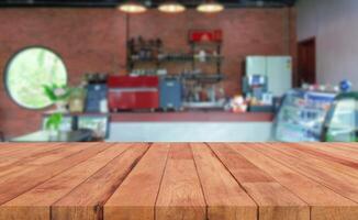 perspectief houten bord over- wazig koffie winkel foto