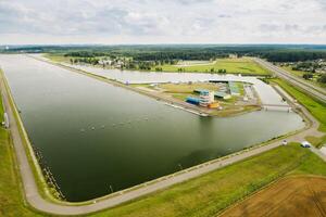 top visie van de roeien kanaal in de stad van zaslavl in de buurt Minsk, Wit-Rusland foto