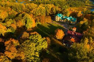 herfst landschap in loshitsky park in Minsk. wit-rusland.gouden herfst foto