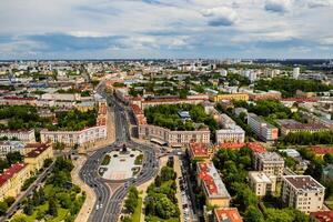 top visie van zege plein in minsk.vogeloog visie van de stad van Minsk en zege vierkant.wit-rusland. foto