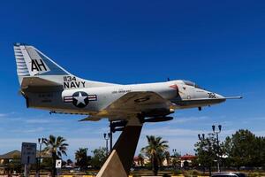 coronado, ca, 2024 - marine Jet vechter Aan Scherm Bij lucht station noorden eiland foto