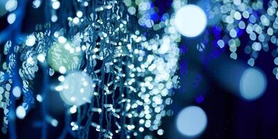 blauw lichten bokeh van Kerstmis vakantie slingers, wazig feestelijk achtergrond, abstract lichten foto
