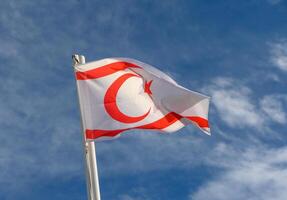 noordelijk Cyprus vlag golvend in de wind 2 foto