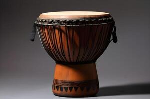 Afrikaanse djembe geïsoleerd Aan wit achtergrond foto