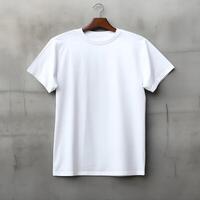 hangende blanco t-shirt model, gewoontjes wit tee bespotten, voorkant visie foto