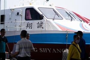 kust- maritiem visie, pier, steiger herbergen veerboot schepen in Taiwan kaohshiung foto