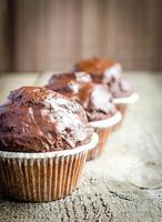 chocola muffins en koffie foto