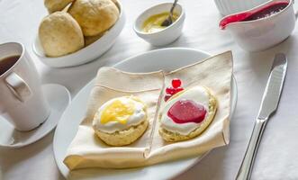 scones met citroen wrongel foto