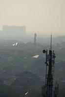 centrale zakenwijk van Surabaya met hoge torengebouwen foto