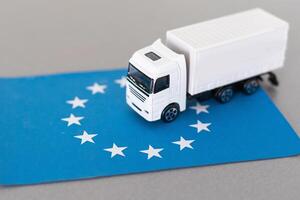 vrachtauto Aan de Europese unie vlag. lading levering in de EU concept, 3d renderen foto