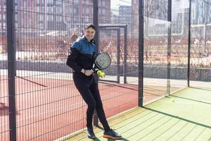 peddelen tennis spelers klaar voor bij elkaar passen foto