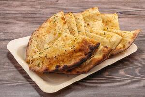 Indisch tandoori brood - knoflook naan foto