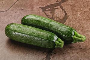 rauw groen rijp courgette groente foto