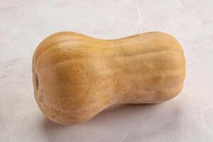 rauw rijp biologisch butternut pompoen foto