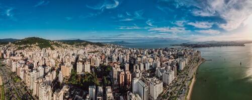 panorama van florianopolis binnenstad. modern gebouwen in braziliaans stad. foto