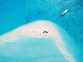 top naar beneden antenne visie van zeegezicht atol zandbank in Maldiven foto