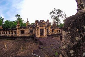 landschap historisch park. de oude tempel dat presenteert mensen is gelegen in thailand historisch stad. wereld erfenis. foto