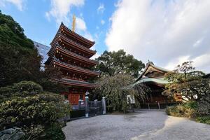 fukuoka, Japan november 18, 2023 tochoji tempel in gion waar is een beroemd mijlpaal van fukuoka. het was Gesticht in 1195. foto