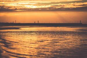 zonsondergang Aan de strand in leba, Baltisch zee, Polen foto