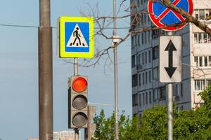 verkeer tekens voetganger kruispunt foto