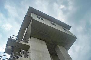 mega structuur dam gebouw of sluis huis foto