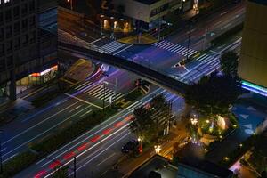 een nacht straat Bij de stedelijk stad in tokyo lang schot foto