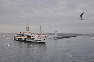 klassiek passagier veerboten, een van de symbolen van Istanbul foto