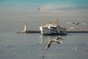klassiek passagier veerboten, een van de symbolen van Istanbul foto