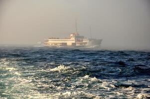 klassiek passagier veerboten, een van de symbolen van Istanbul foto