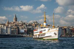 klassiek passagier veerboten, een van de symbolen van Istanbul foto