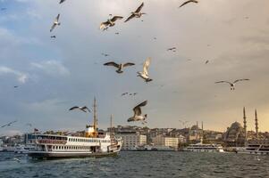 klassiek passagier veerboten, een van de symbolen van Istanbul foto