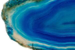 macro mineraal steen blauw agaat ras een wit achtergrond foto