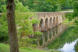 cumberland berg staat park brug in Tennessee foto