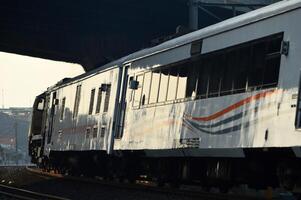 forens lijn of elektrisch trein in Jakarta, Indonesië. foto