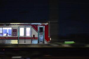 forens lijn of elektrisch trein in Jakarta, Indonesië. foto