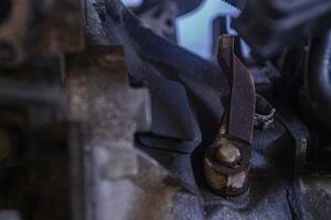 detail van oud en roestig auto motor 6 foto