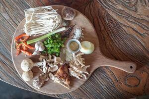 ingrediënten koken op een houten dienblad foto