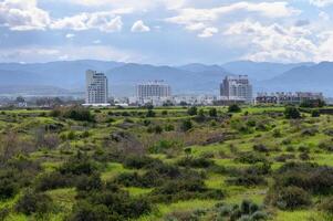 wolken tegen de backdrop van bergen in winter in Cyprus 10 foto