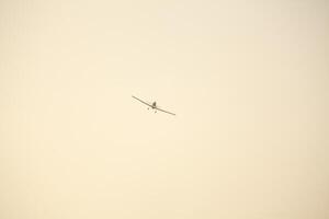 lucht trekker bij-802 brand vechten vliegtuig zet uit een Woud brand foto